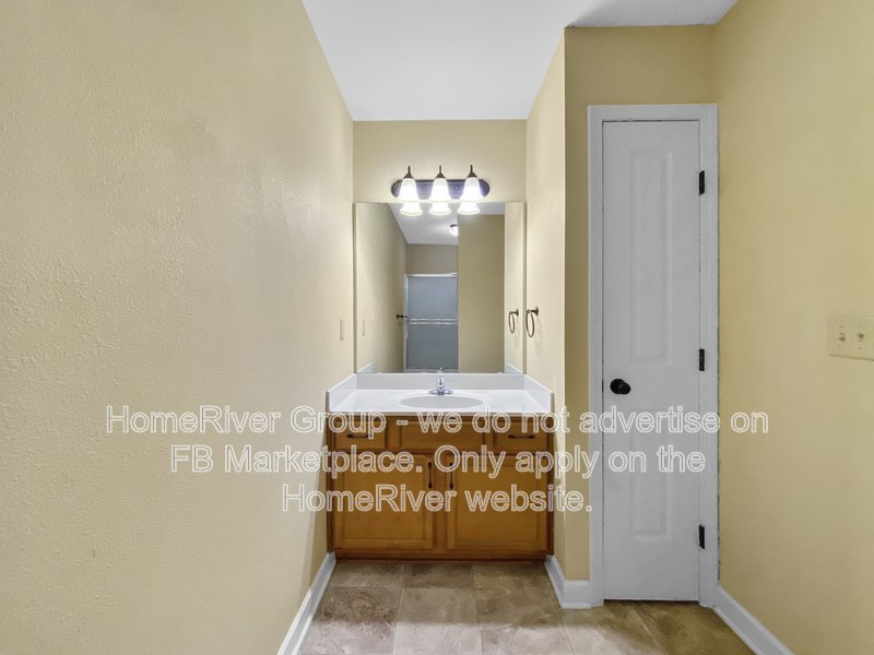 PRIME PLATTE CITY LIVING  SPACIOUS END-UNIT 3 BEDROOM TOWNHOME AVAIL! property image