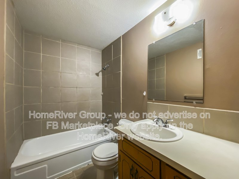 Charming 2 Bedroom Duplex Living in North Kansas City  Apply Now! property image