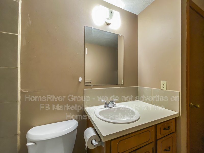 Charming 2 Bedroom Duplex Living in North Kansas City  Apply Now! property image