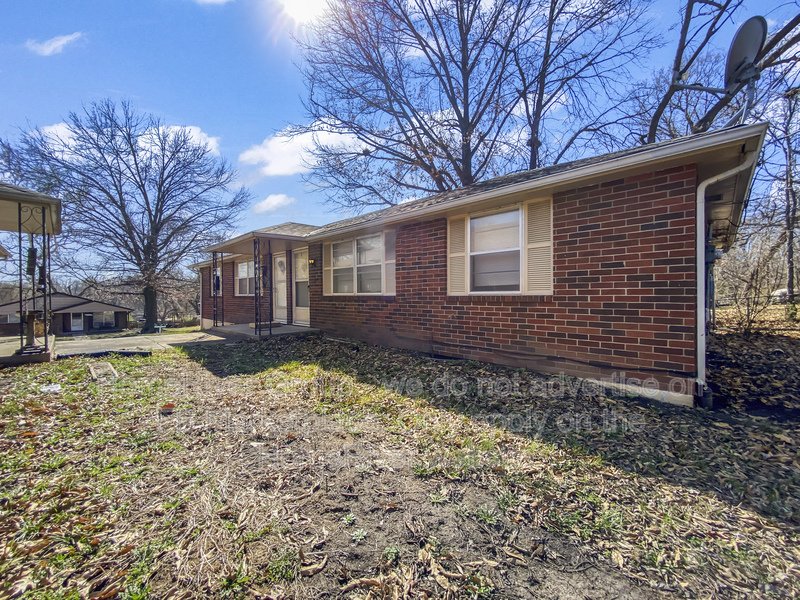 Charming 2 Bedroom Duplex Living in North Kansas City  Apply Now! property image