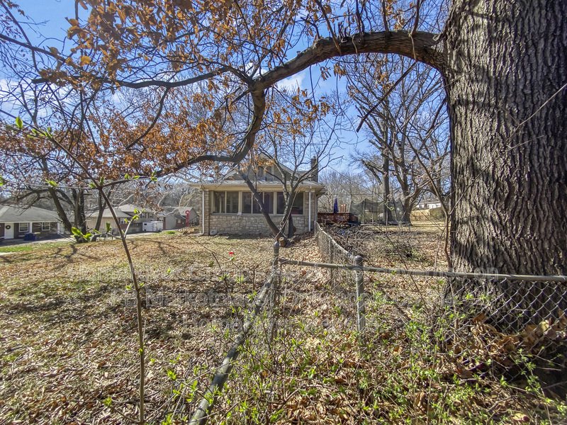 Charming 2 Bedroom Duplex Living in North Kansas City  Apply Now! property image