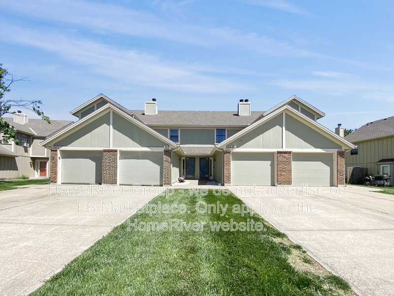 3 BEDROOM TOWNHOME | END UNIT | GARAGE | PRIVATE PATIO | PRIME LOCATIO property image