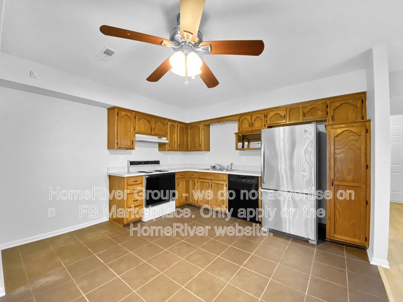 3 BEDROOM TOWNHOME | END UNIT | GARAGE | PRIVATE PATIO | PRIME LOCATIO property image