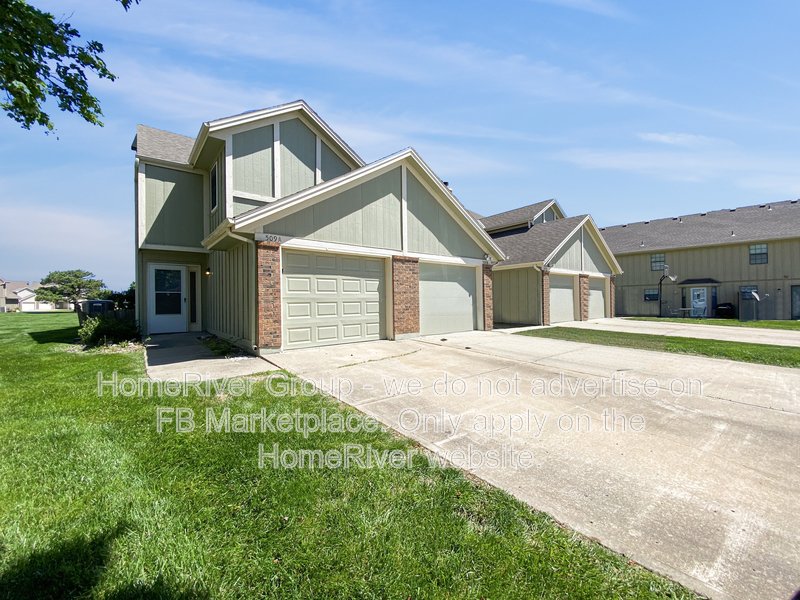 3 BEDROOM TOWNHOME | END UNIT | GARAGE | PRIVATE PATIO | PRIME LOCATIO property image