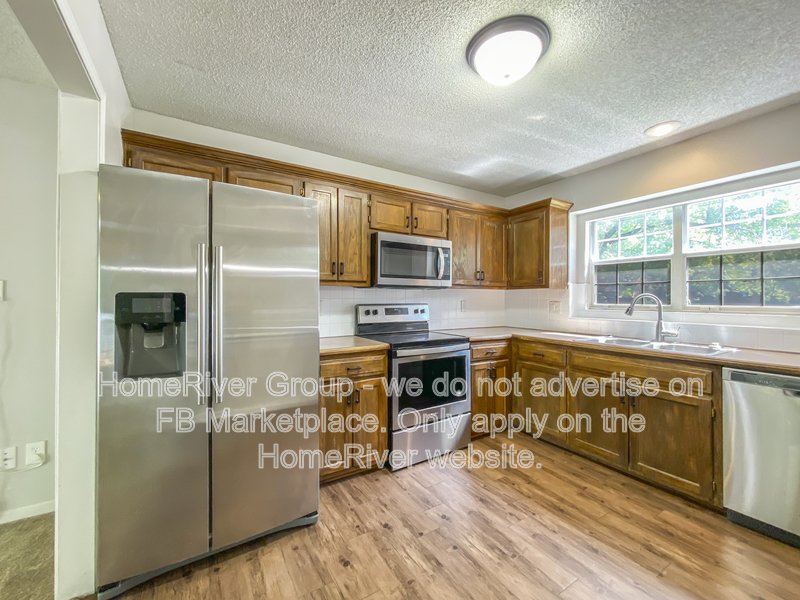 3 BEDROOM HOME | FINISHED BASEMENT | 2-CAR GARAGE | DECK property image