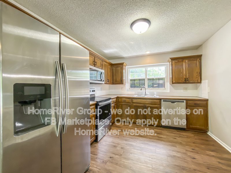 3 BEDROOM HOME | FINISHED BASEMENT | 2-CAR GARAGE | DECK property image