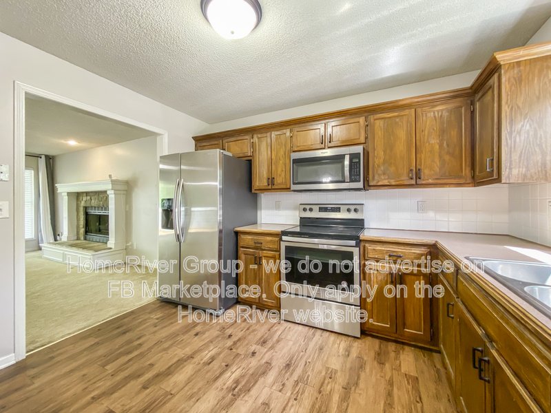 3 BEDROOM HOME | FINISHED BASEMENT | 2-CAR GARAGE | DECK property image