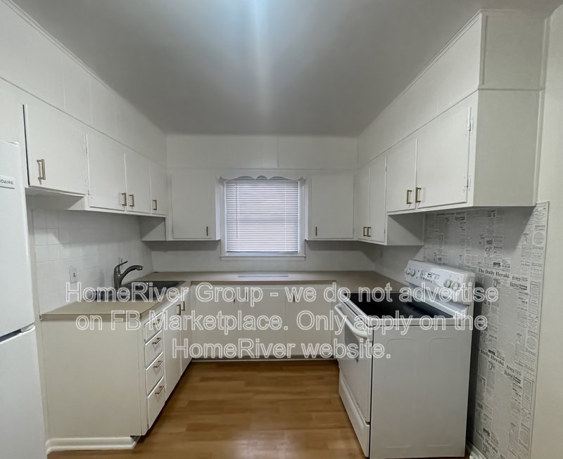 DOWNTOWN BLUE SPRINGS | SPACIOUS 1 BEDROOM | STEPS FROM ROTARY PARK property image