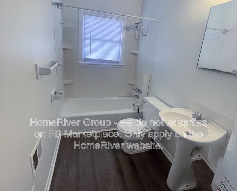 DOWNTOWN BLUE SPRINGS | SPACIOUS 1 BEDROOM | STEPS FROM ROTARY PARK property image