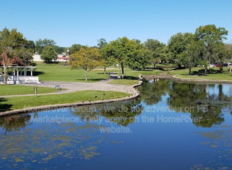 DOWNTOWN BLUE SPRINGS | SPACIOUS 1 BEDROOM | STEPS FROM ROTARY PARK property image