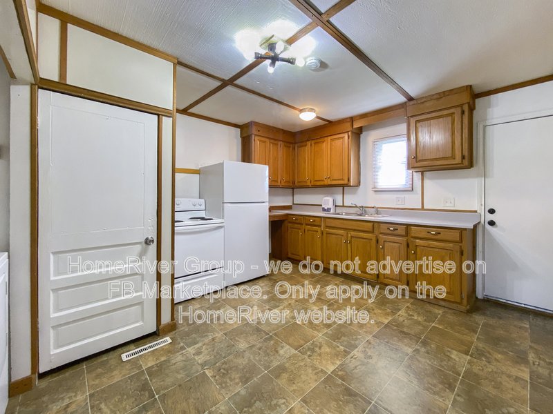 2 BEDROOM | LARGE YARD | NATURAL LIGHT | W/D HOOKUPS | COZY LAYOUT property image