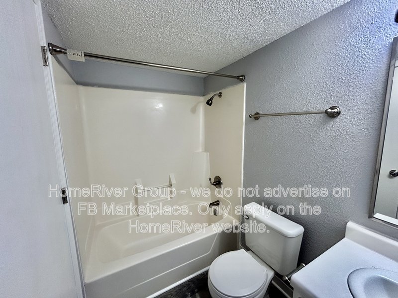 4 BEDROOM / 2 BATHROOM / HARDWOOD FLOORS / FENCED BACKYARD / LEASE NOW property image