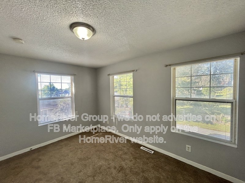 4 BEDROOM / 2 BATHROOM / HARDWOOD FLOORS / FENCED BACKYARD / LEASE NOW property image