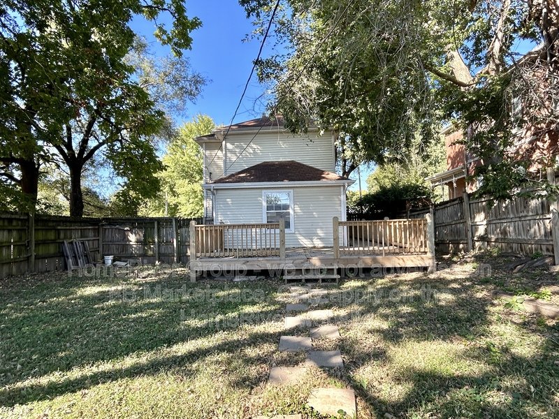 4 BEDROOM / 2 BATHROOM / HARDWOOD FLOORS / FENCED BACKYARD / LEASE NOW property image
