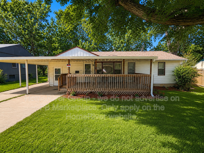 3 BEDROOMS / 1 BATH / LARGE FENCED YARD / PET FRIENDLY property image