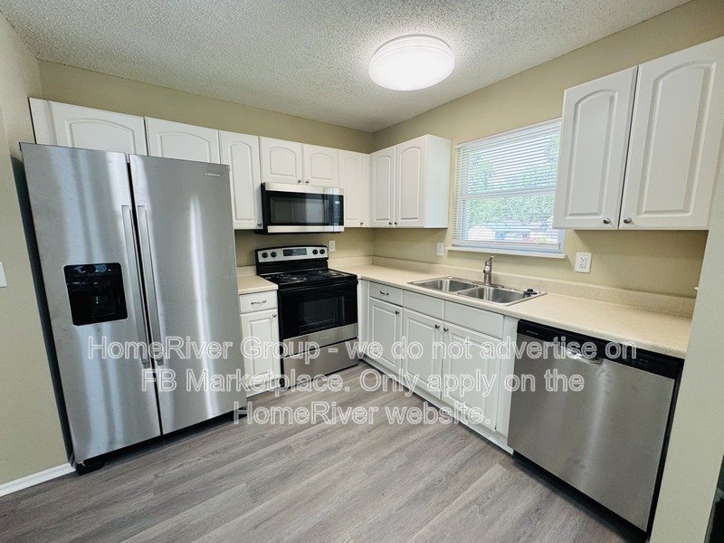 3BE/2BA / PET FRIENDLY / TOP-RATED BLUE SPRINGS SCHOOLS property image