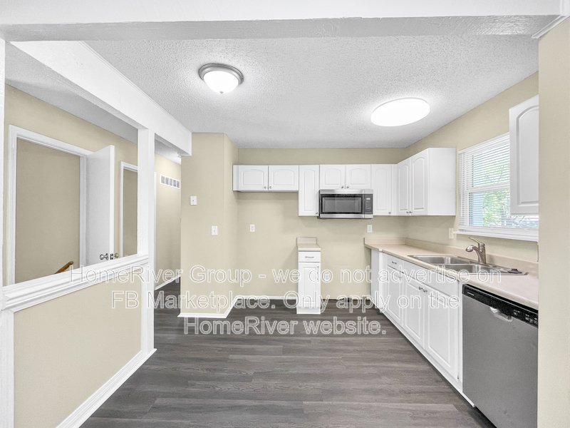 3BE/2BA / PET FRIENDLY / TOP-RATED BLUE SPRINGS SCHOOLS property image