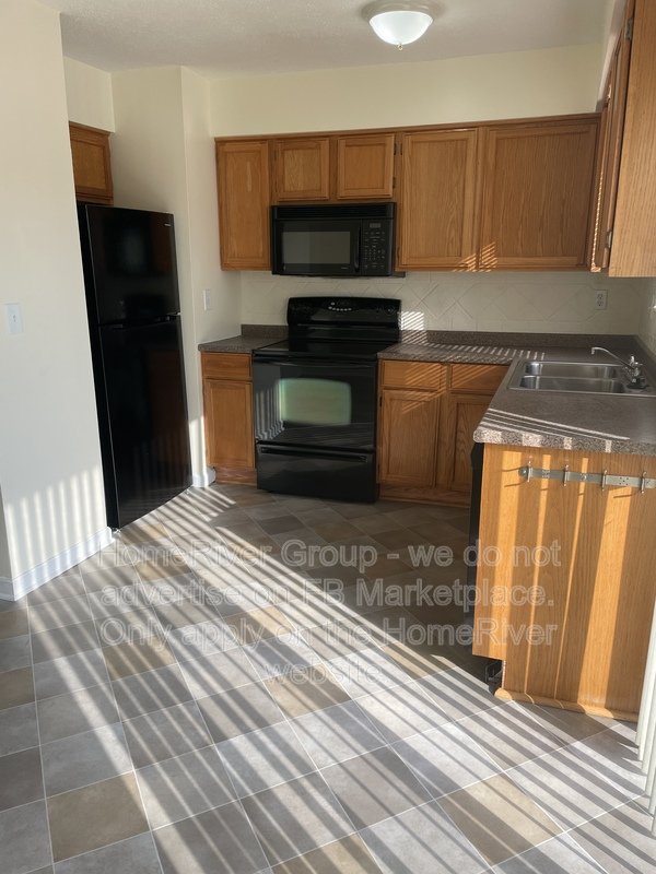 2 BR / 1 BA / ATTACHED GARAGE / WASHER/DRYER HOOKUPS / PET FRIENDLY property image