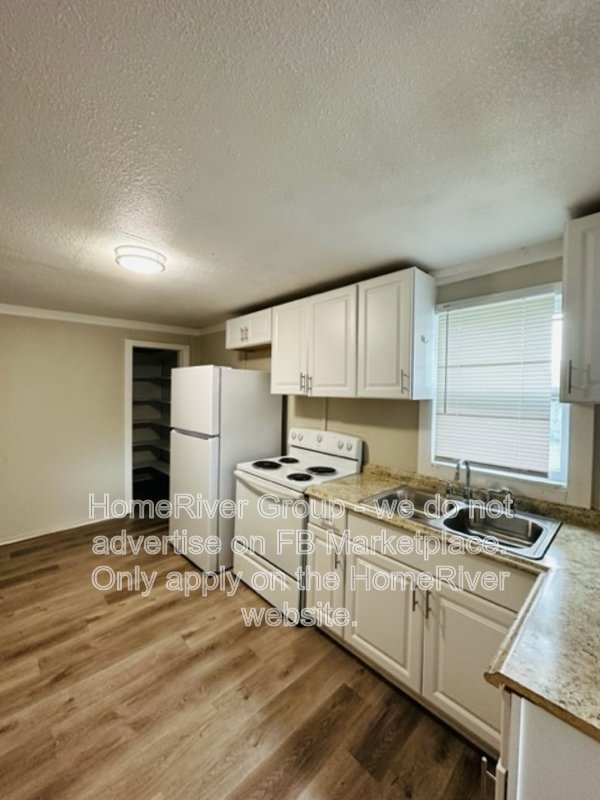 CHARMING 3 BEDROOM BUNGALOW | FRESH NEW EXTERIOR | LARGE LOT property image
