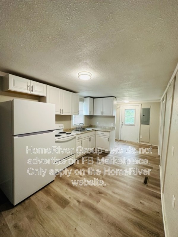 CHARMING 3 BEDROOM BUNGALOW | FRESH NEW EXTERIOR | LARGE LOT property image