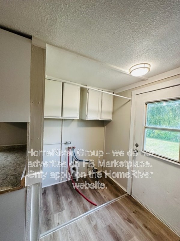 CHARMING 3 BEDROOM BUNGALOW | FRESH NEW EXTERIOR | LARGE LOT property image