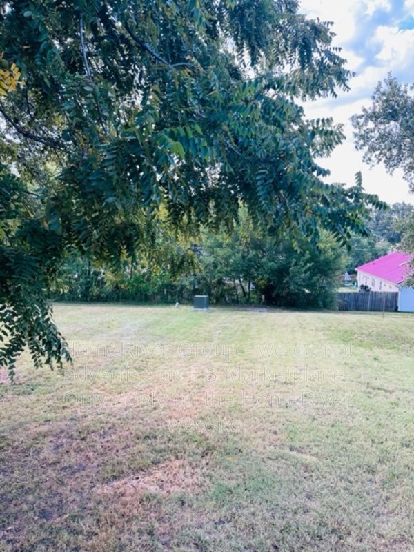 CHARMING 3 BEDROOM BUNGALOW | FRESH NEW EXTERIOR | LARGE LOT property image