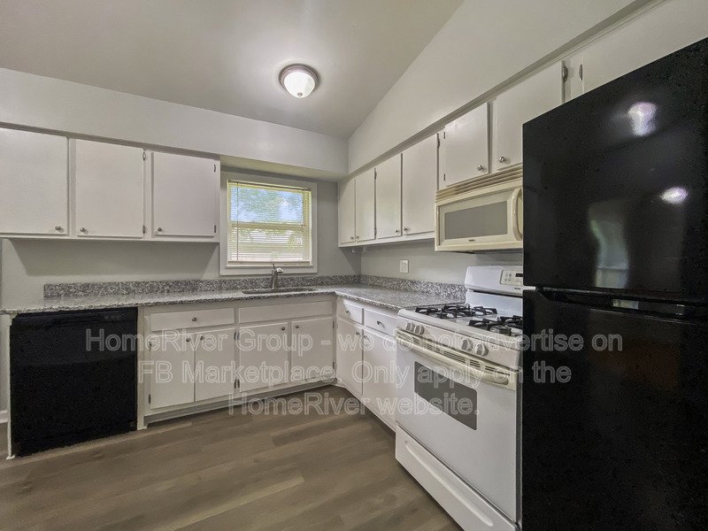 Available Now| Pets Welcome | Fridge Included property image